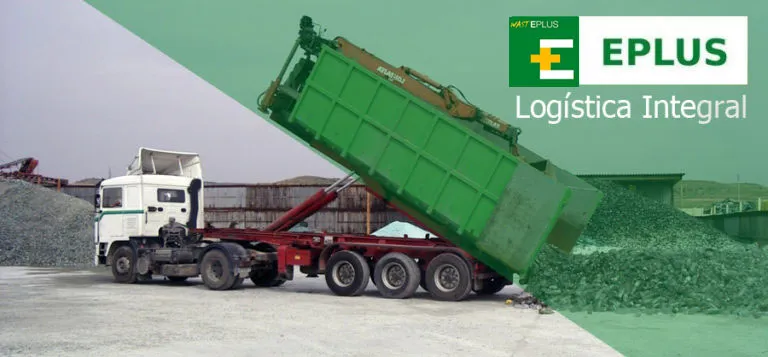 Camión portacontenedores volcando un contenedor verde de EPLUS